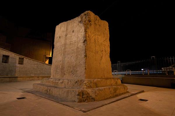 Epigraph ( Sang Nebeshteh )